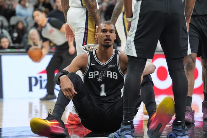 锡安24+10力压文班!鹈鹕客场擒马刺,关键卡位战展露强队本色