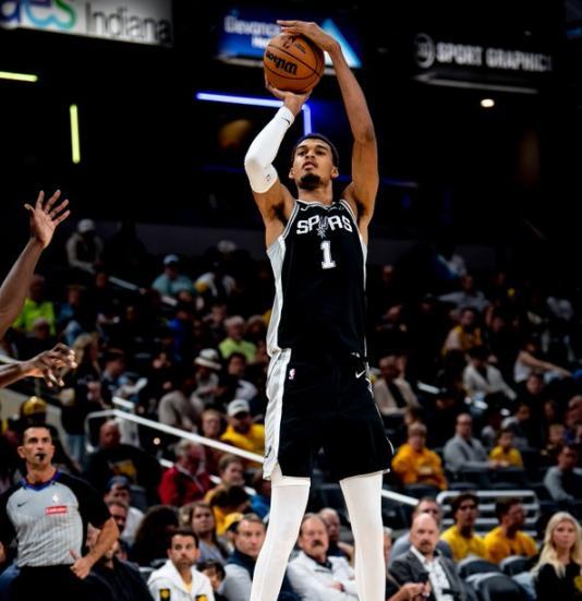 锡安两双力挽狂澜,文班亚马空砍16+16+4封盖,马刺不敌西部倒一