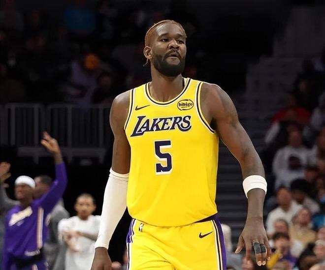 湖人惜败魔术!詹姆斯+艾顿轰42分,东契奇绝杀甩锅,里弗斯打铁